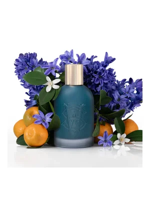 Kensington In White Extrait de Parfum bottle